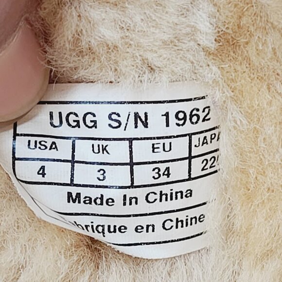 UGG Girl's Tan Bailey Button Triplet 1962 Sheepskin Fur Mid-Calf Snow Boot Sz 4 - Picture 6 of 7
